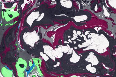 Beyaz suluboya arka planda renkli mermer mürekkep kağıdı dokusu. Kaotik soyut organik tasarım. Banyo bombası dalgaları.