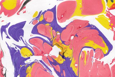 Beyaz suluboya arka planda renkli mermer mürekkep kağıdı dokusu. Kaotik soyut organik tasarım. Banyo bombası dalgaları.