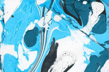 Beyaz suluboya arka planda renkli mermer mürekkep kağıdı dokusu. Kaotik soyut organik tasarım. Banyo bombası dalgaları.