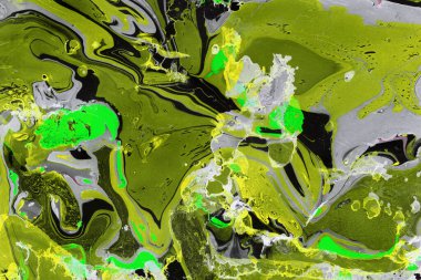 Beyaz suluboya arka planda renkli mermer mürekkep kağıdı dokusu. Kaotik soyut organik tasarım. Banyo bombası dalgaları.