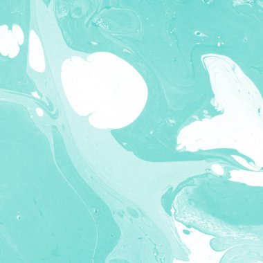 Beyaz suluboya arka planda renkli mermer mürekkep kağıdı dokusu. Kaotik soyut organik tasarım. Banyo bombası dalgaları.