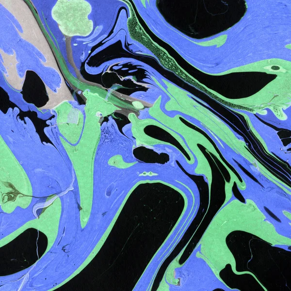 Beyaz suluboya arka planda renkli mermer mürekkep kağıdı dokusu. Kaotik soyut organik tasarım. Banyo bombası dalgaları.