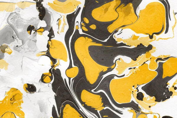 Beyaz suluboya arka planda renkli mermer mürekkep kağıdı dokusu. Kaotik soyut organik tasarım. Banyo bombası dalgaları.