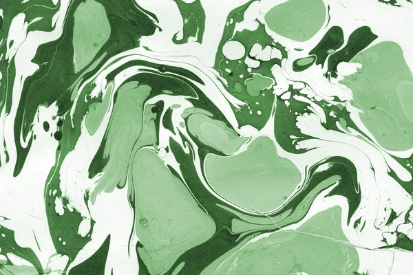 Beyaz suluboya arka planda renkli mermer mürekkep kağıdı dokusu. Kaotik soyut organik tasarım. Banyo bombası dalgaları.