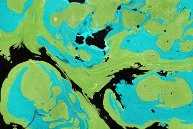 Beyaz suluboya arka planda renkli mermer mürekkep kağıdı dokusu. Kaotik soyut organik tasarım. Banyo bombası dalgaları.