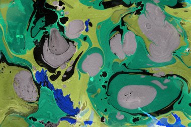 Beyaz suluboya arka planda renkli mermer mürekkep kağıdı dokusu. Kaotik soyut organik tasarım. Banyo bombası dalgaları.