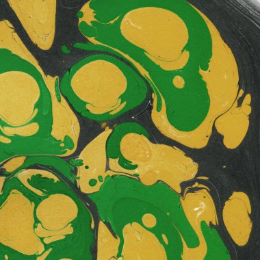 Beyaz suluboya arka planda renkli mermer mürekkep kağıdı dokusu. Kaotik soyut organik tasarım. Banyo bombası dalgaları.