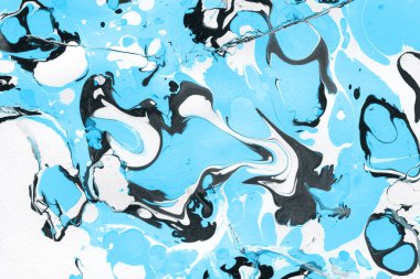 Beyaz suluboya arka planda renkli mermer mürekkep kağıdı dokusu. Kaotik soyut organik tasarım. Banyo bombası dalgaları.