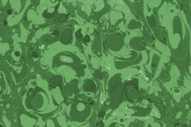 Beyaz suluboya arka planda renkli mermer mürekkep kağıdı dokusu. Kaotik soyut organik tasarım. Banyo bombası dalgaları.