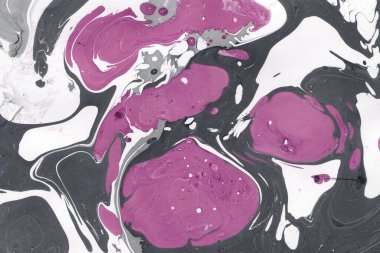 Beyaz suluboya arka planda renkli mermer mürekkep kağıdı dokusu. Kaotik soyut organik tasarım. Banyo bombası dalgaları.