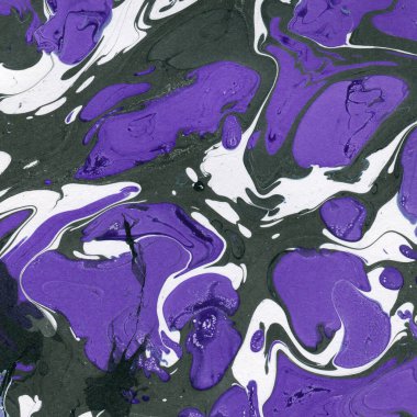 Beyaz suluboya arka planda renkli mermer mürekkep kağıdı dokusu. Kaotik soyut organik tasarım. Banyo bombası dalgaları.