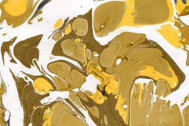 Beyaz suluboya arka planda renkli mermer mürekkep kağıdı dokusu. Kaotik soyut organik tasarım. Banyo bombası dalgaları.