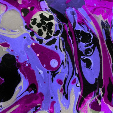 Beyaz suluboya arka planda renkli mermer mürekkep kağıdı dokusu. Kaotik soyut organik tasarım. Banyo bombası dalgaları.