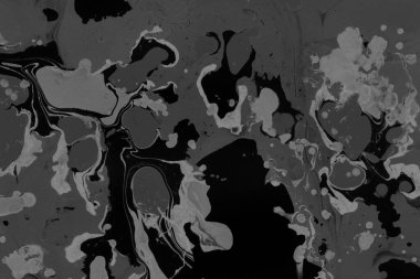 Beyaz suluboya arka planda renkli mermer mürekkep kağıdı dokusu. Kaotik soyut organik tasarım. Banyo bombası dalgaları.