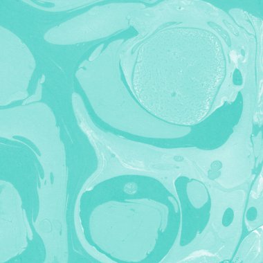 Beyaz suluboya arka planda renkli mermer mürekkep kağıdı dokusu. Kaotik soyut organik tasarım. Banyo bombası dalgaları.