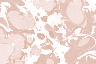 Beyaz suluboya arka planda renkli mermer mürekkep kağıdı dokusu. Kaotik soyut organik tasarım. Banyo bombası dalgaları.