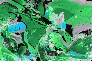 Beyaz suluboya arka planda renkli mermer mürekkep kağıdı dokusu. Kaotik soyut organik tasarım. Banyo bombası dalgaları.