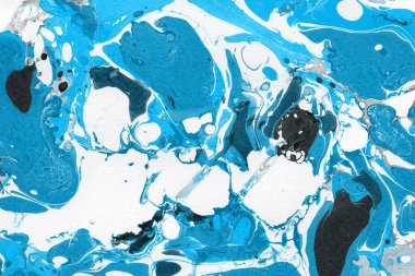 Beyaz suluboya arka planda renkli mermer mürekkep kağıdı dokusu. Kaotik soyut organik tasarım. Banyo bombası dalgaları.