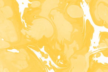 Sarı mermer arkaplan boya sıçrama deseni ile