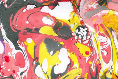 Beyaz suluboya arka planda renkli mermer mürekkep kağıdı dokusu. Kaotik soyut organik tasarım. Banyo bombası dalgaları.