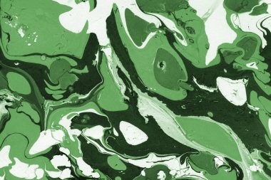 Beyaz suluboya arka planda renkli mermer mürekkep kağıdı dokusu. Kaotik soyut organik tasarım. Banyo bombası dalgaları.