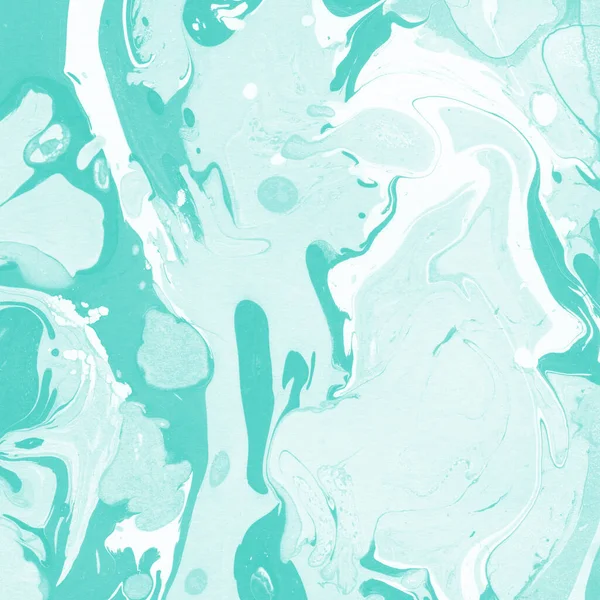 Beyaz suluboya arka planda renkli mermer mürekkep kağıdı dokusu. Kaotik soyut organik tasarım. Banyo bombası dalgaları.