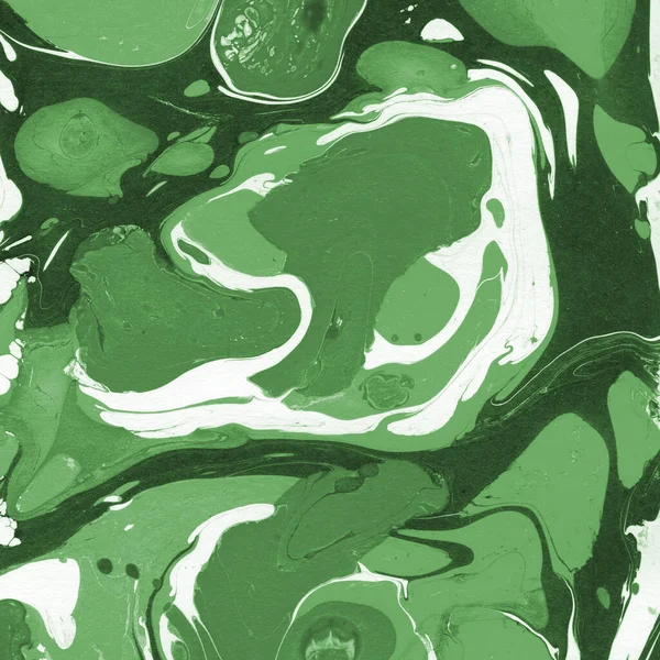 Beyaz suluboya arka planda renkli mermer mürekkep kağıdı dokusu. Kaotik soyut organik tasarım. Banyo bombası dalgaları.