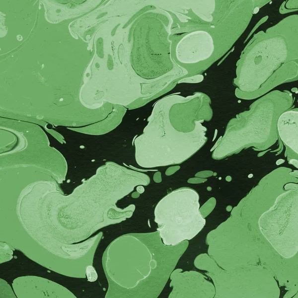 Beyaz suluboya arka planda renkli mermer mürekkep kağıdı dokusu. Kaotik soyut organik tasarım. Banyo bombası dalgaları.