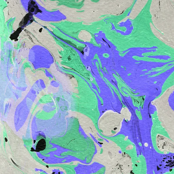 Beyaz suluboya arka planda renkli mermer mürekkep kağıdı dokusu. Kaotik soyut organik tasarım. Banyo bombası dalgaları.