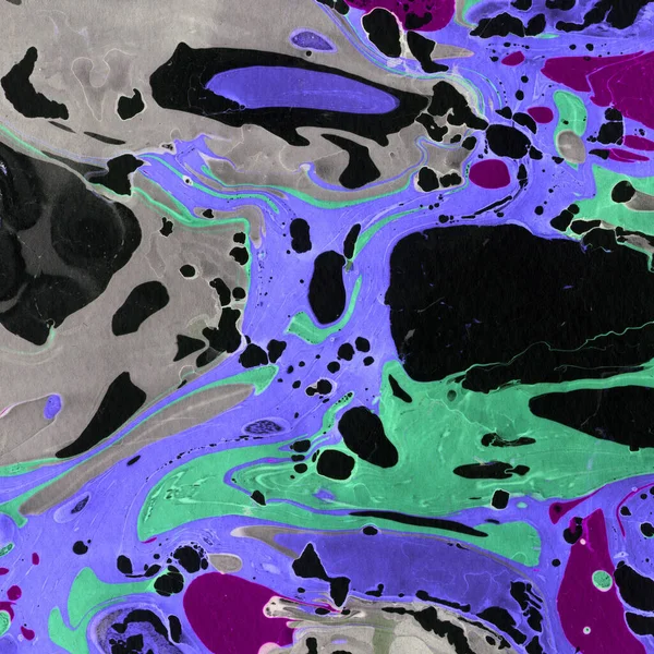 Beyaz suluboya arka planda renkli mermer mürekkep kağıdı dokusu. Kaotik soyut organik tasarım. Banyo bombası dalgaları.