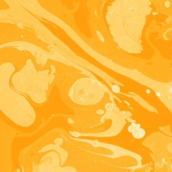 Beyaz suluboya arka planda renkli mermer mürekkep kağıdı dokusu. Kaotik soyut organik tasarım. Banyo bombası dalgaları.