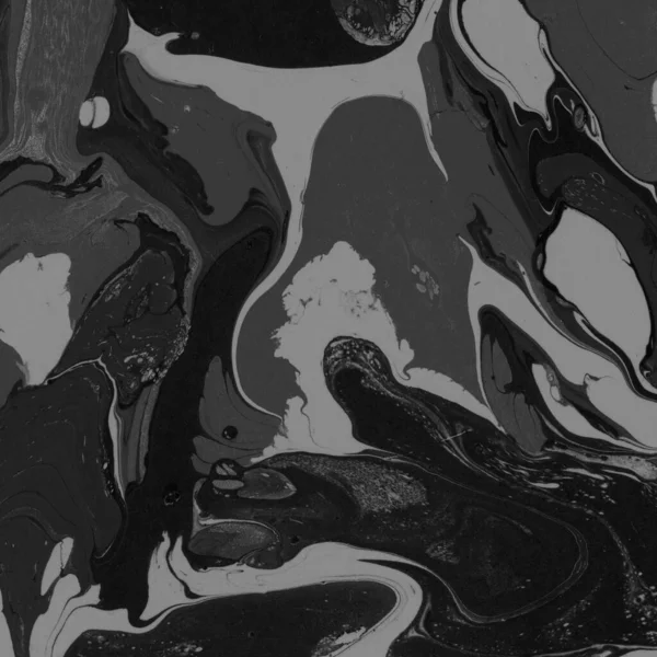 Beyaz suluboya arka planda renkli mermer mürekkep kağıdı dokusu. Kaotik soyut organik tasarım. Banyo bombası dalgaları.