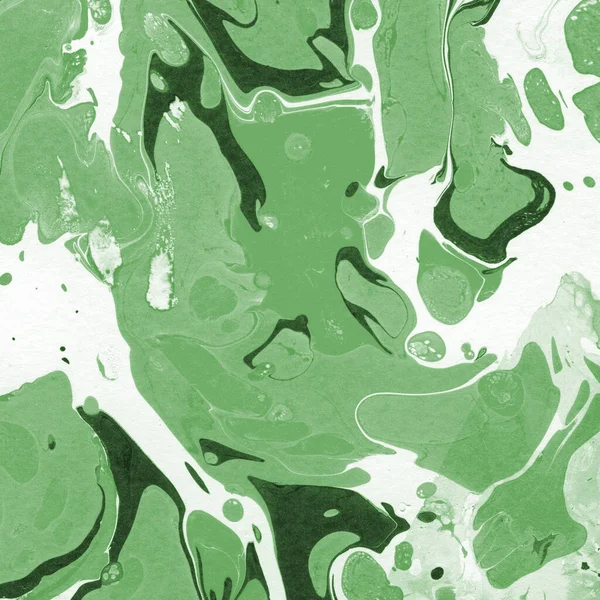 Beyaz suluboya arka planda renkli mermer mürekkep kağıdı dokusu. Kaotik soyut organik tasarım. Banyo bombası dalgaları.