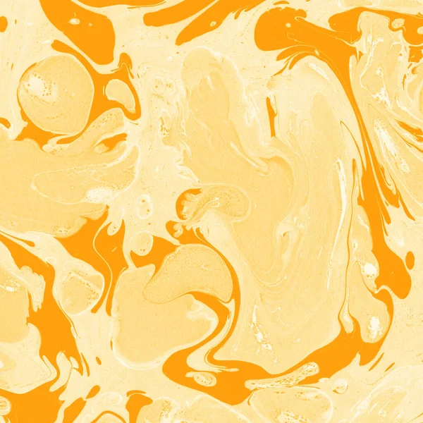 Beyaz suluboya arka planda renkli mermer mürekkep kağıdı dokusu. Kaotik soyut organik tasarım. Banyo bombası dalgaları.