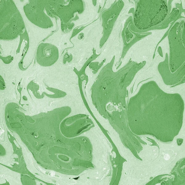 Beyaz suluboya arka planda renkli mermer mürekkep kağıdı dokusu. Kaotik soyut organik tasarım. Banyo bombası dalgaları.