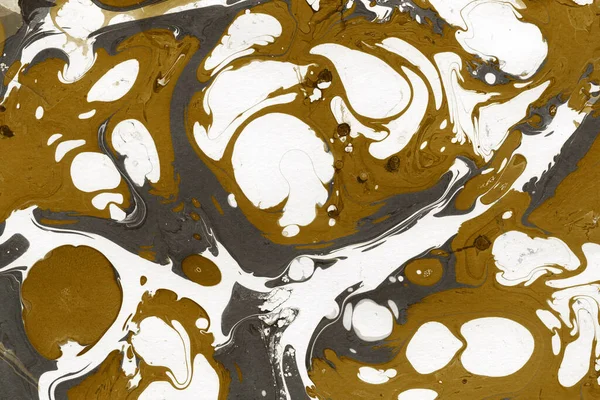 Beyaz suluboya arka planda renkli mermer mürekkep kağıdı dokusu. Kaotik soyut organik tasarım. Banyo bombası dalgaları.