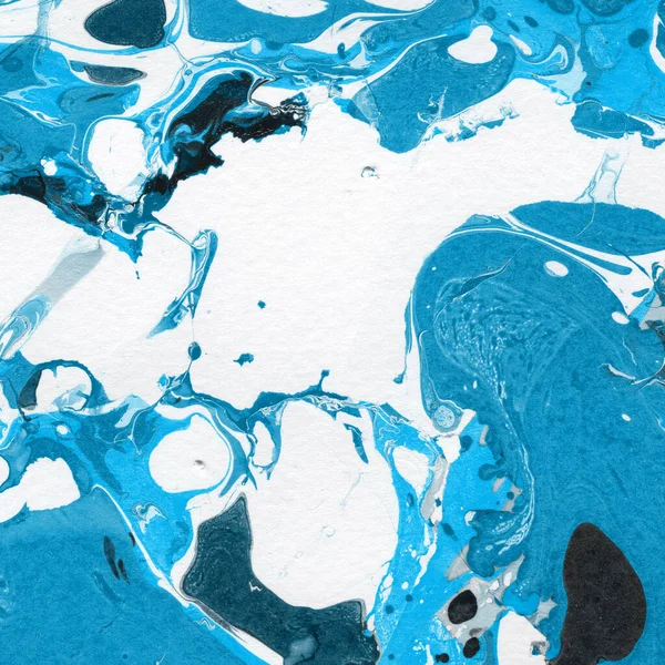 Beyaz suluboya arka planda renkli mermer mürekkep kağıdı dokusu. Kaotik soyut organik tasarım. Banyo bombası dalgaları.