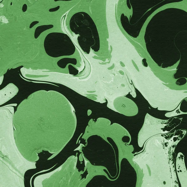 Beyaz suluboya arka planda renkli mermer mürekkep kağıdı dokusu. Kaotik soyut organik tasarım. Banyo bombası dalgaları.