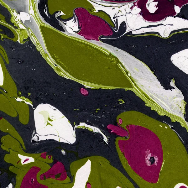 Beyaz suluboya arka planda renkli mermer mürekkep kağıdı dokusu. Kaotik soyut organik tasarım. Banyo bombası dalgaları.