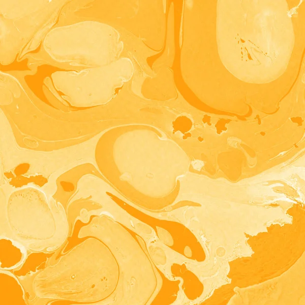 Beyaz suluboya arka planda renkli mermer mürekkep kağıdı dokusu. Kaotik soyut organik tasarım. Banyo bombası dalgaları.