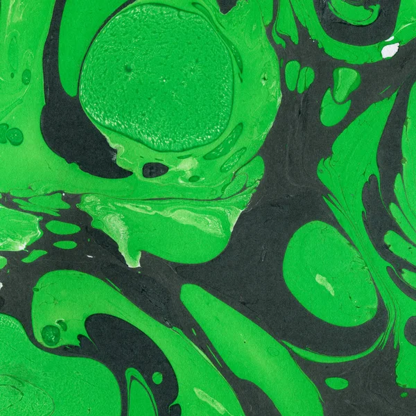 Beyaz suluboya arka planda renkli mermer mürekkep kağıdı dokusu. Kaotik soyut organik tasarım. Banyo bombası dalgaları.