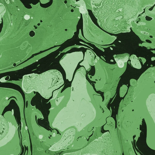 Beyaz suluboya arka planda renkli mermer mürekkep kağıdı dokusu. Kaotik soyut organik tasarım. Banyo bombası dalgaları.