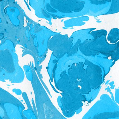 Beyaz suluboya arka planda renkli mermer mürekkep kağıdı dokusu. Kaotik soyut organik tasarım. Banyo bombası dalgaları.