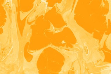 Beyaz suluboya arka planda renkli mermer mürekkep kağıdı dokusu. Kaotik soyut organik tasarım. Banyo bombası dalgaları.