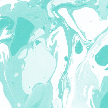 Beyaz suluboya arka planda renkli mermer mürekkep kağıdı dokusu. Kaotik soyut organik tasarım. Banyo bombası dalgaları.