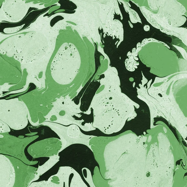 Beyaz suluboya arka planda renkli mermer mürekkep kağıdı dokusu. Kaotik soyut organik tasarım. Banyo bombası dalgaları.