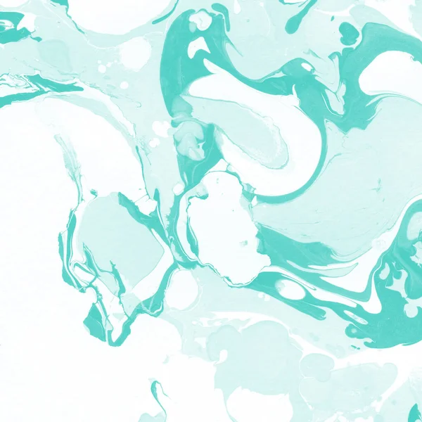 Beyaz suluboya arka planda renkli mermer mürekkep kağıdı dokusu. Kaotik soyut organik tasarım. Banyo bombası dalgaları.