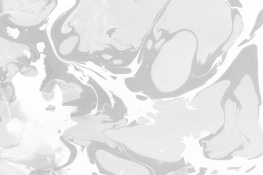 Gümüş rengi gri mermer arka planda boya lekeleri