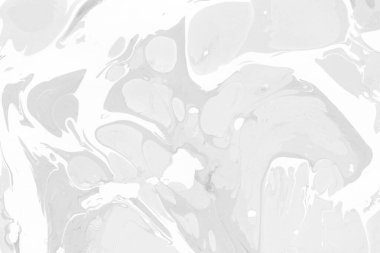 Gümüş rengi gri mermer arka planda boya lekeleri