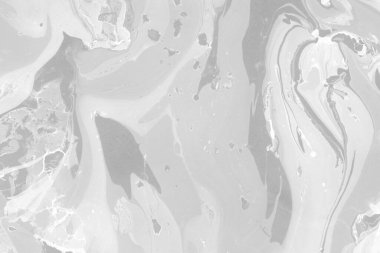 Gümüş rengi gri mermer arka planda boya lekeleri